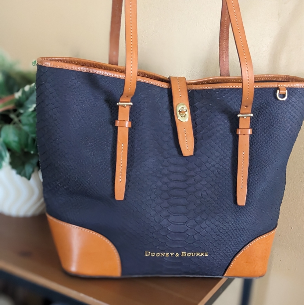 Dooney & Bourke Tote